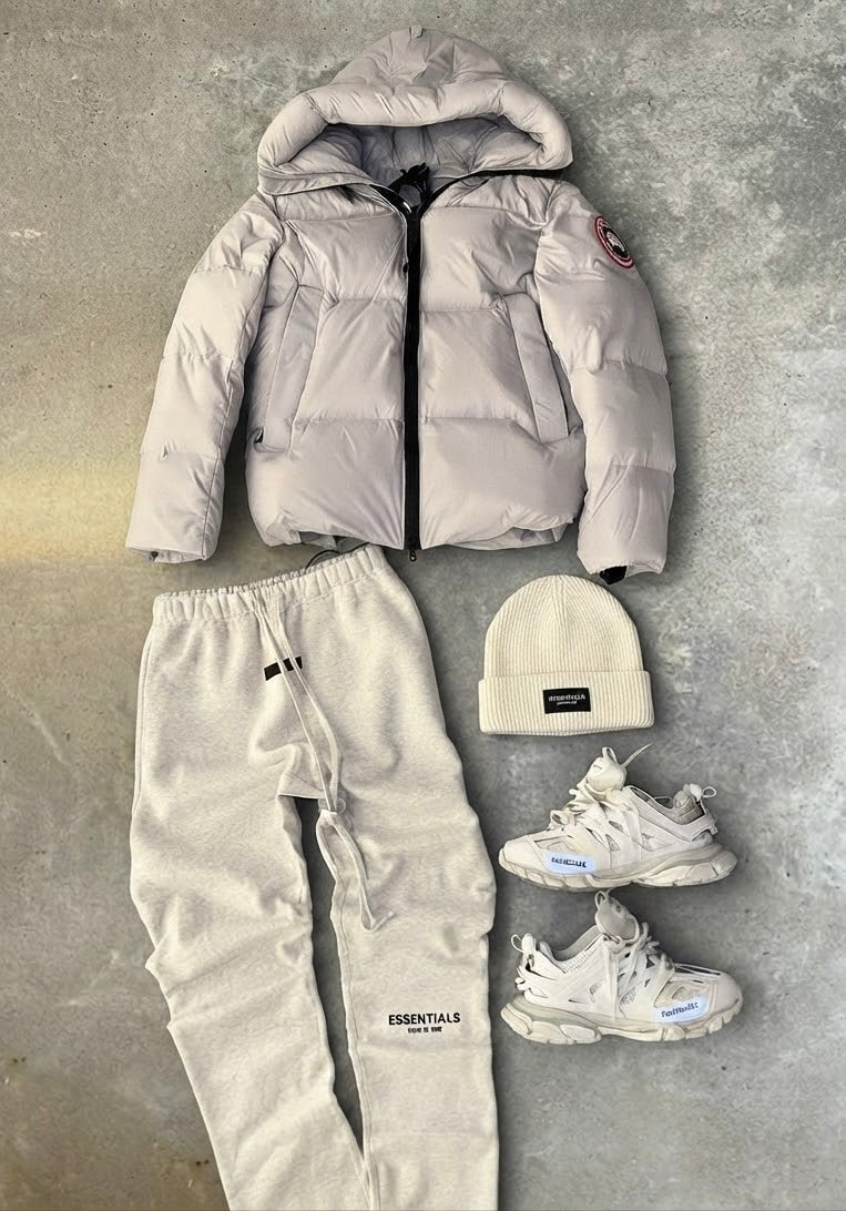 <p><strong>outfit</strong></p>