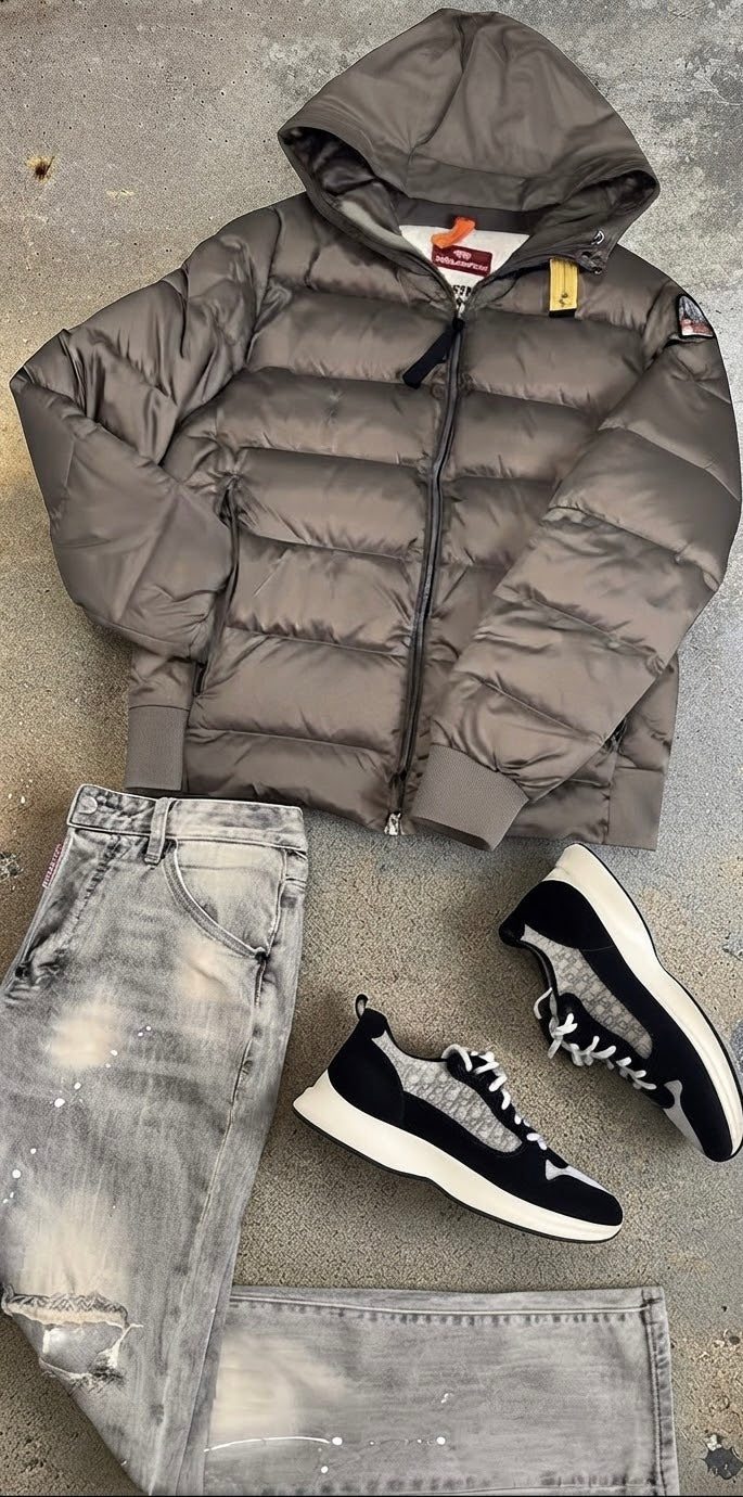 <p><strong>outfit</strong></p>