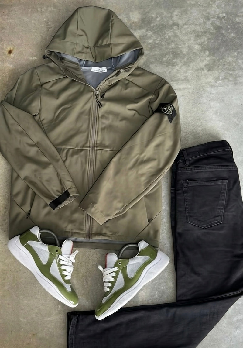 <p><strong>outfit</strong></p>